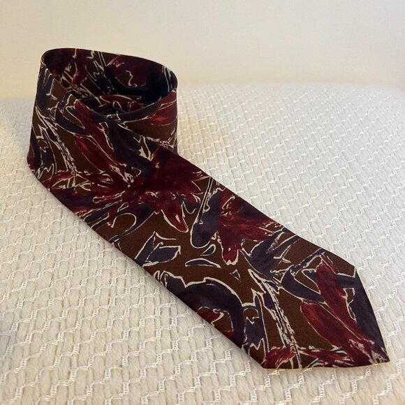 Ted Lapidus 100% Silk Tie Italy Timeless Elegance for the Discerning Gentleman - Picture 1 of 5
